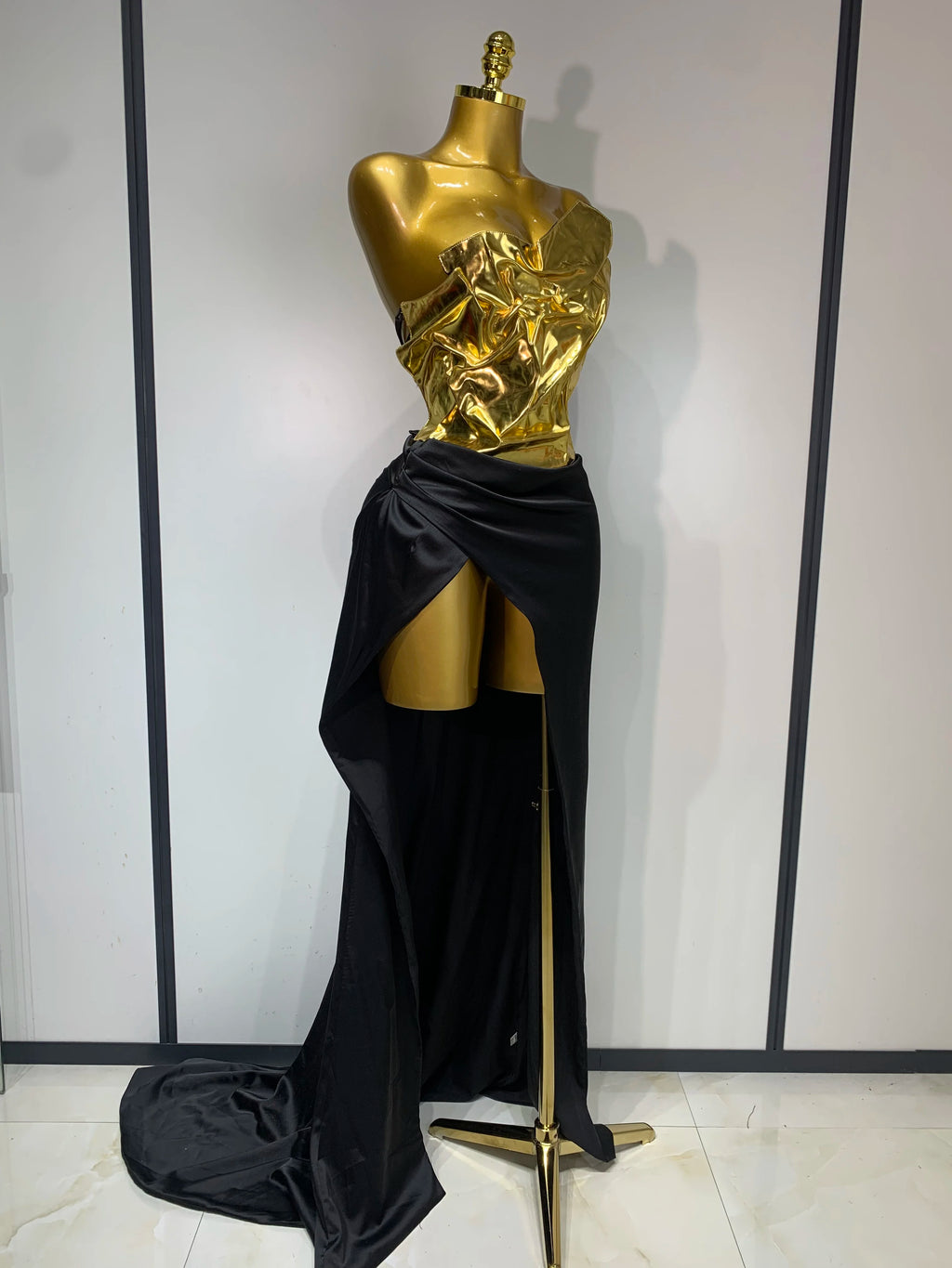 Award Winner Gold Black Dress