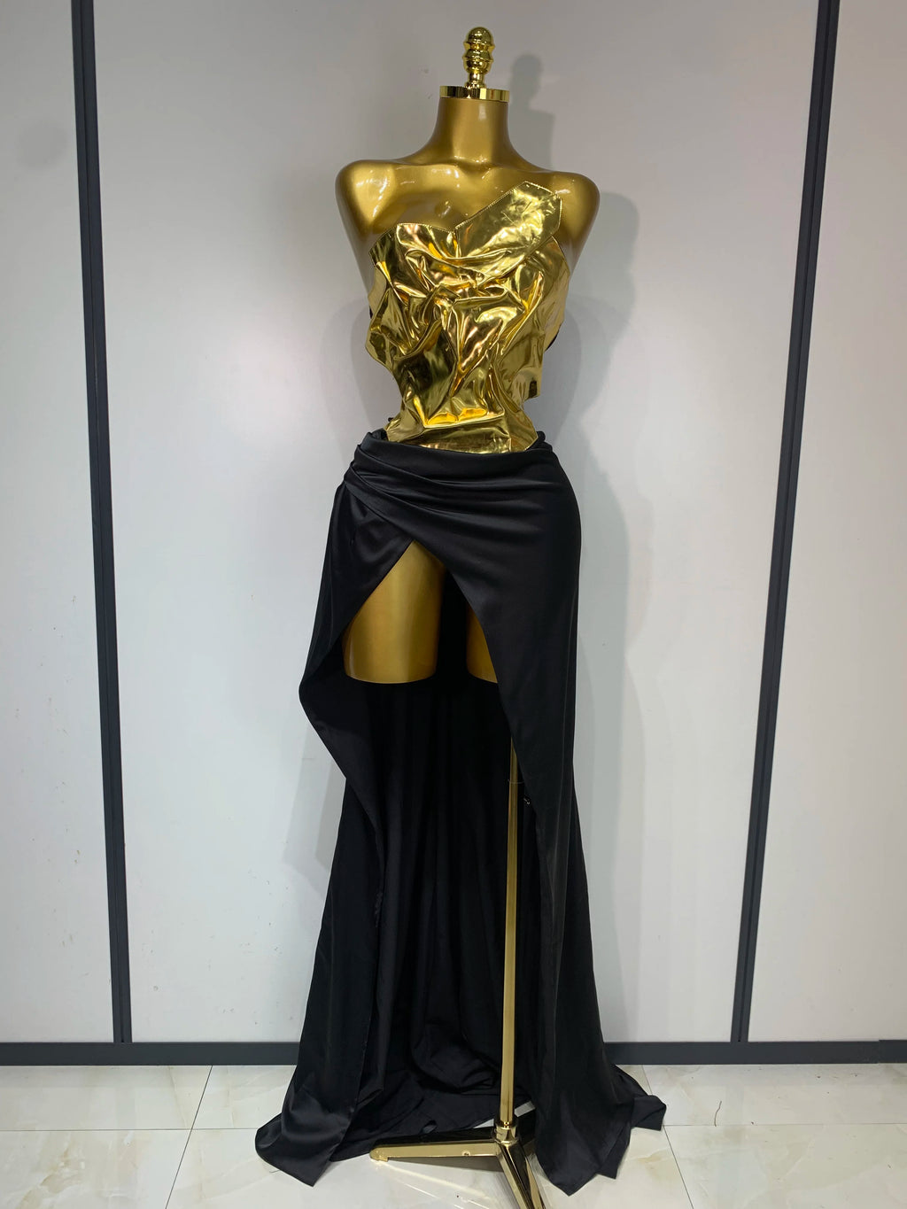 Award Winner Gold Black Dress